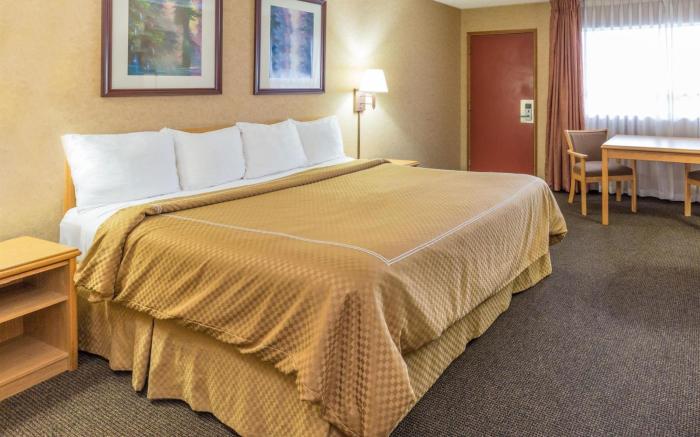 Days Inn by Wyndham Black Bear