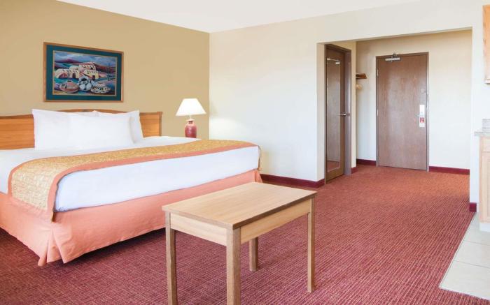 Hawthorn Suites by Wyndham Albuquerque