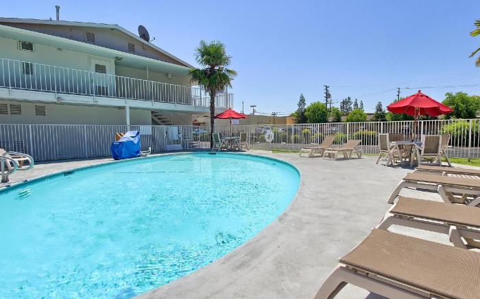Motel 6-Fresno, CA - Blackstone North