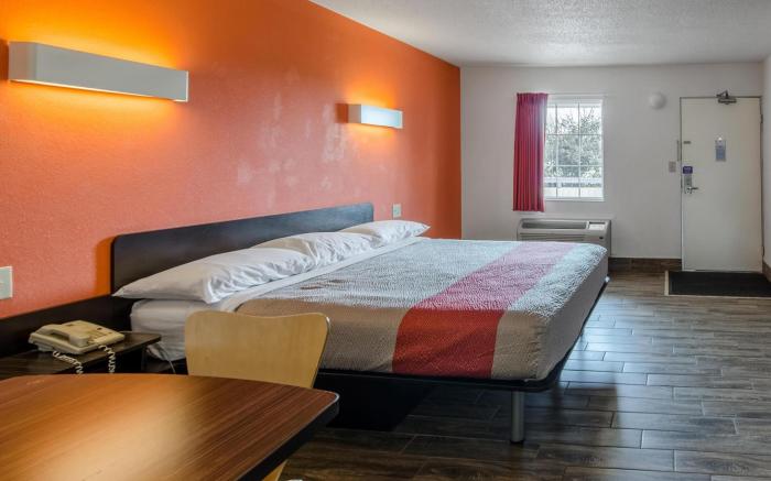 Motel 6 Staunton