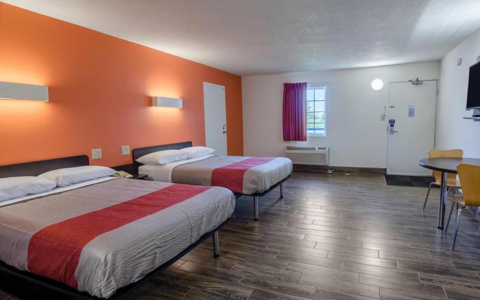 Motel 6 Staunton