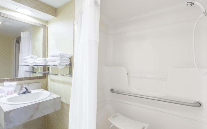 Days Inn by Wyndham Utica