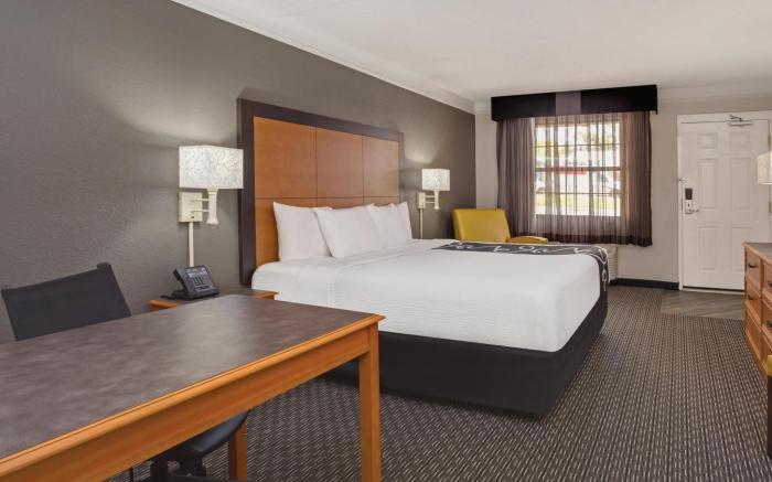 Days Inn by Wyndham Gainesville University I-75