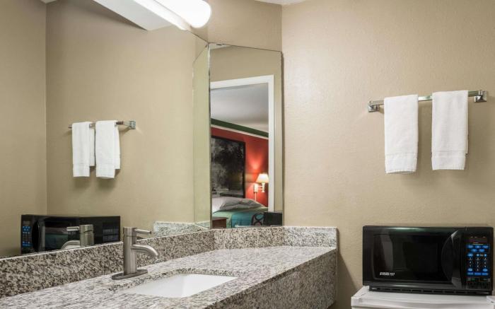 Super 8 By Wyndham Little Rock/Otter Creek