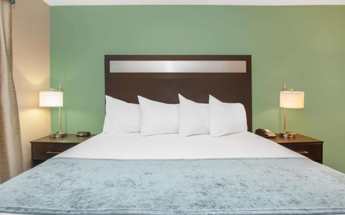 Baymont by Wyndham Midland Center