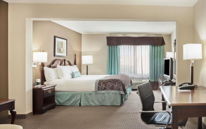 Holiday Inn Express & Suites Arlington North Stadium Area By IHG