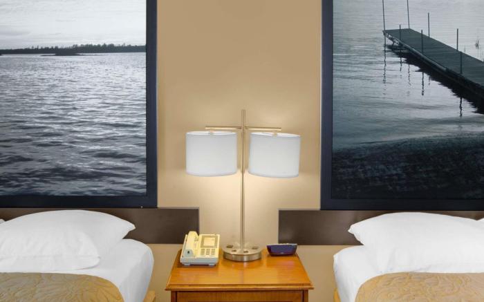 Super 8 By Wyndham Clear Lake