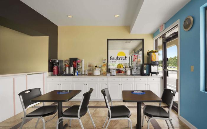Rose Garden Inn & Suites