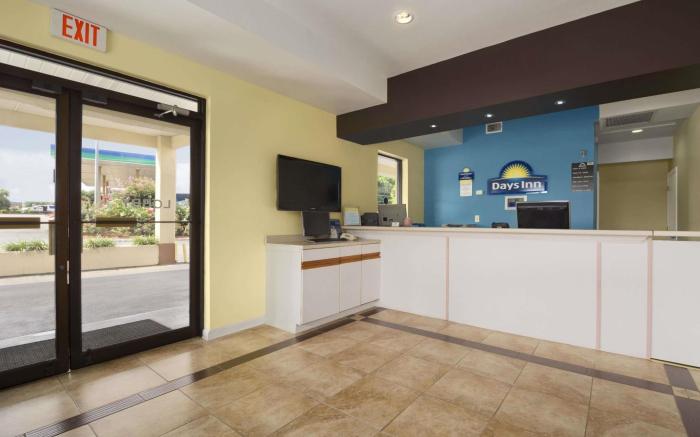 Rose Garden Inn & Suites