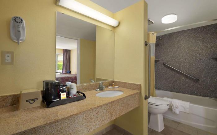 Rose Garden Inn & Suites