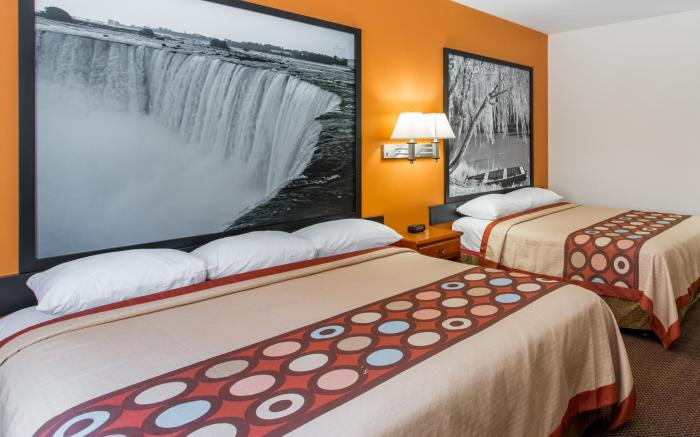 Super 8 by Wyndham Salina