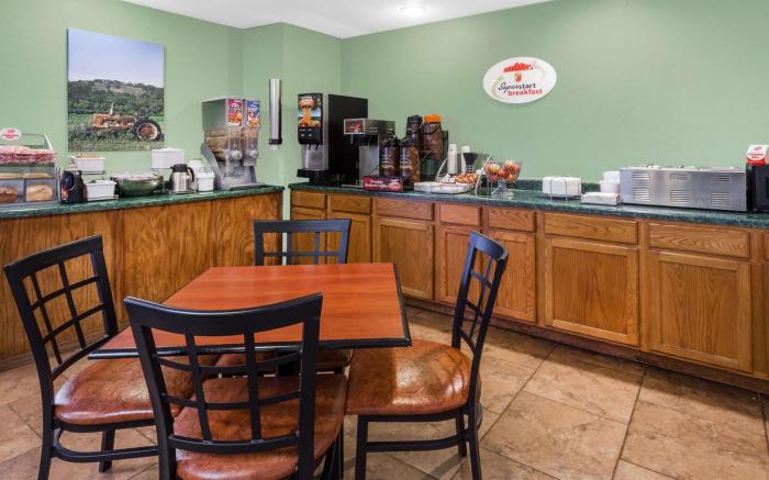 SureStay Plus Hotel by Best Western Bettendorf