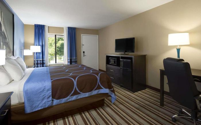 Opulent Oasis Motel Crestview