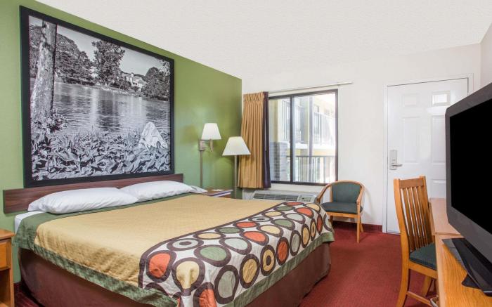 Super 8 By Wyndham Lavonia