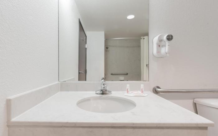 Super 8 By Wyndham Weatherford