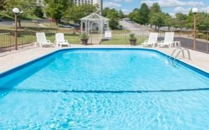 Super 8 By Wyndham Branson/Andy Williams Theatre