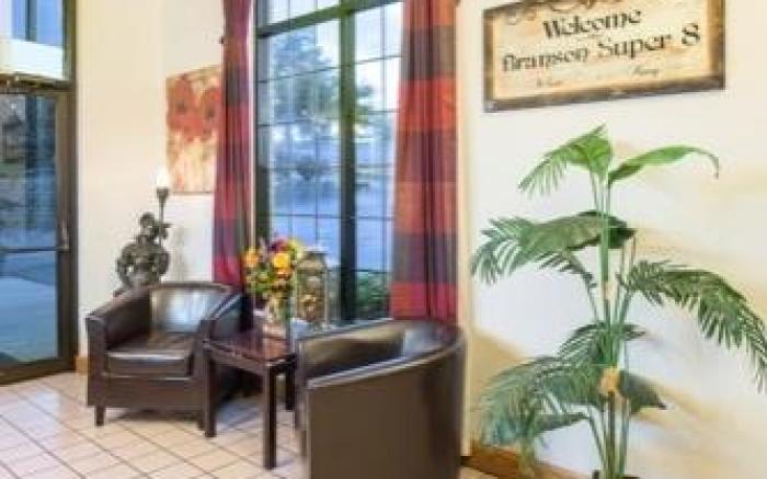 Super 8 By Wyndham Branson/Andy Williams Theatre