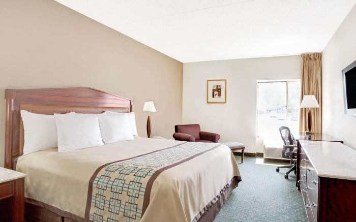 Days Inn by Wyndham Newport News City Center Oyster Point