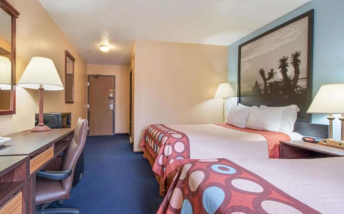 Super 8 By Wyndham College Station