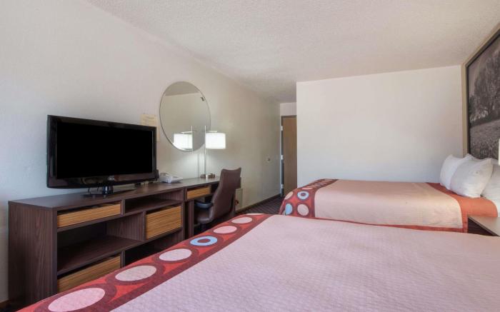 Super 8 By Wyndham College Station