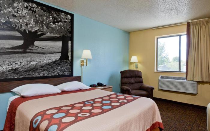 Super 8 By Wyndham Lexington Park/California Area