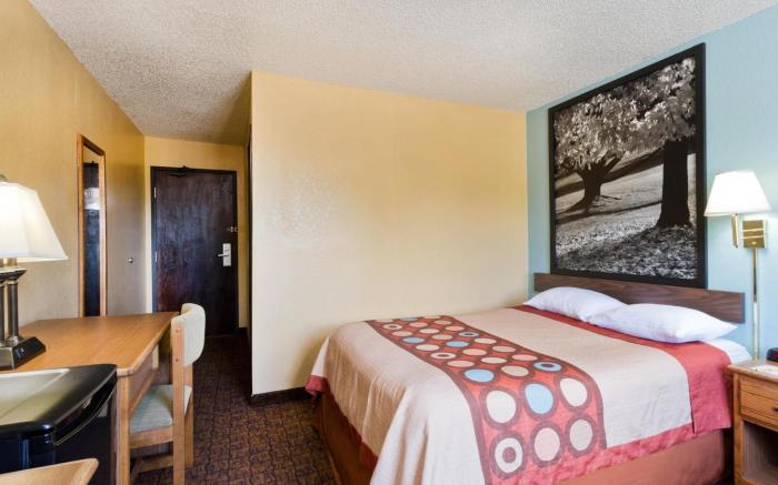 Super 8 By Wyndham Lexington Park/California Area