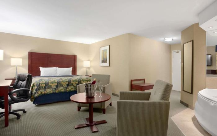 Travelodge by Wyndham Oshawa Whitby