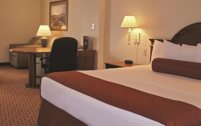 La Quinta Inn & Suites by Wyndham Fredericksburg