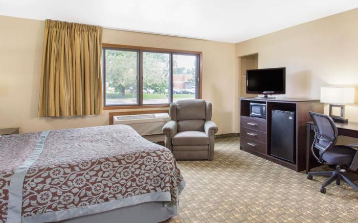Days Inn & Suites by Wyndham Waterloo