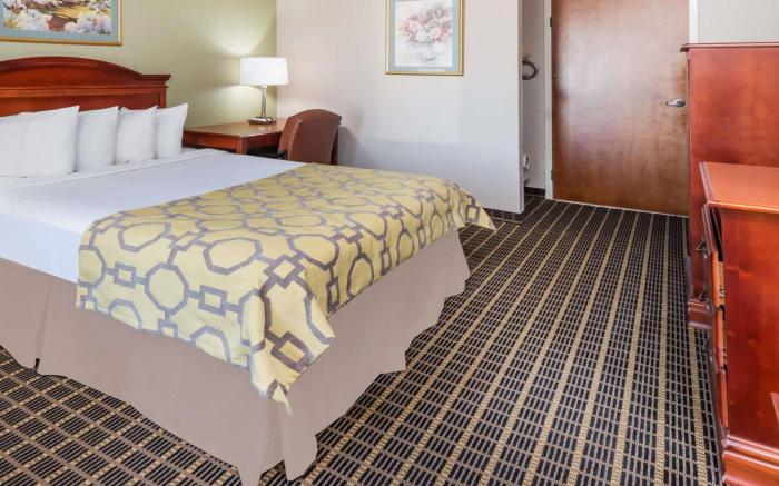 Baymont by Wyndham Clarksville Northeast