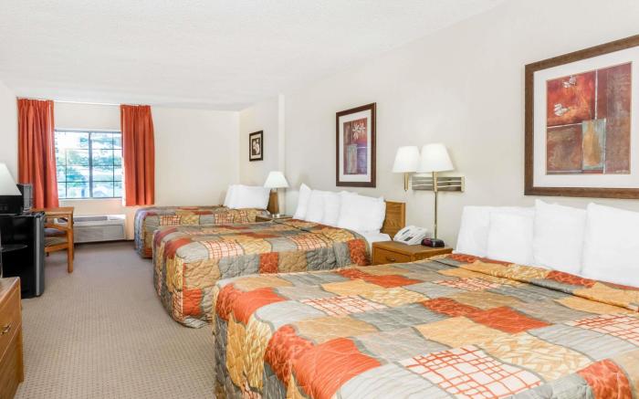 Days Inn by Wyndham Iron Mountain