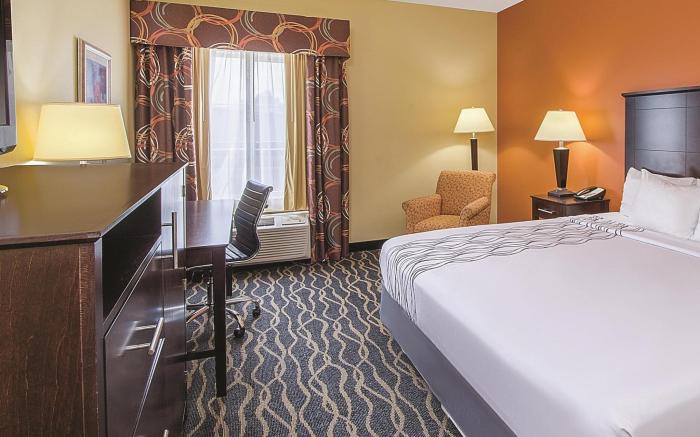 La Quinta Inn & Suites by Wyndham Tulsa Airpt / Expo Square