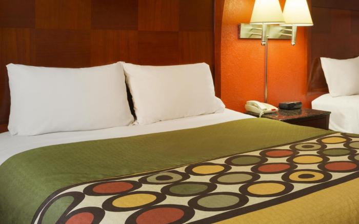 Super 8 By Wyndham Pleasanton
