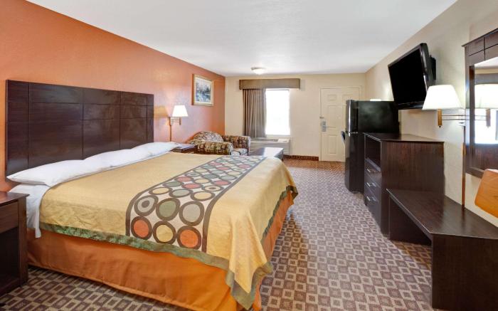 Super 8 by Wyndham Mont Belvieu/Baytown East 