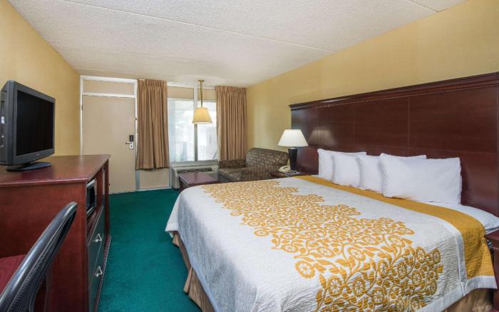 Days Inn by Wyndham Paducah I-24 Exit 4 