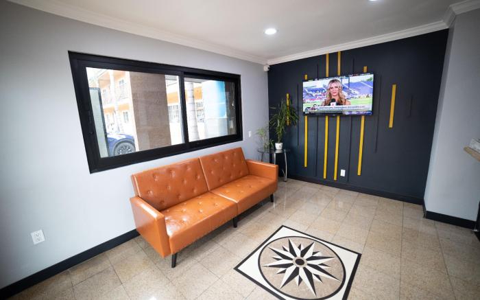 Express Inn & Suites