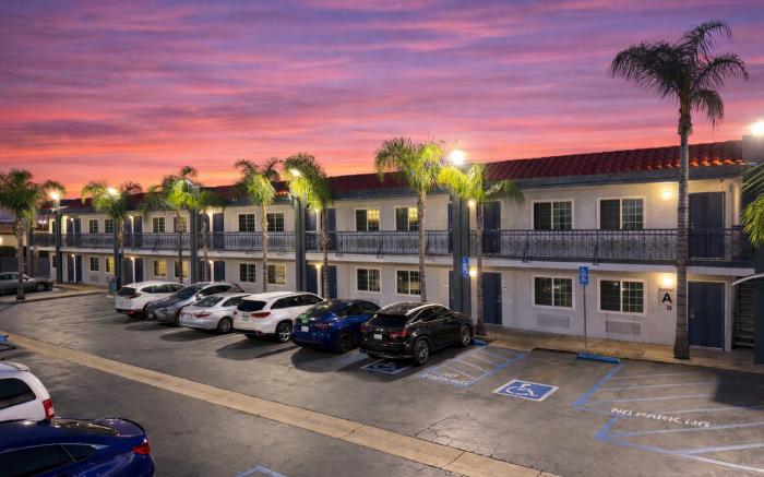 Express Inn & Suites