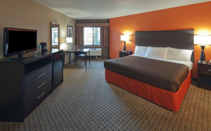 AmericInn by Wyndham Hartford WI