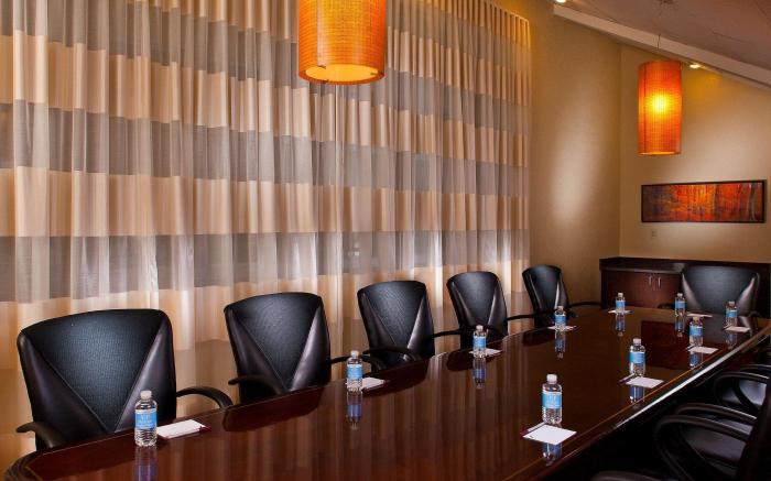 Sonesta Simply Suites Memphis East Poplar Pike 