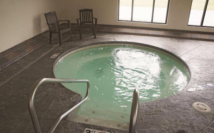 La Quinta Inn & Suites by Wyndham Springfield Airport Plaza