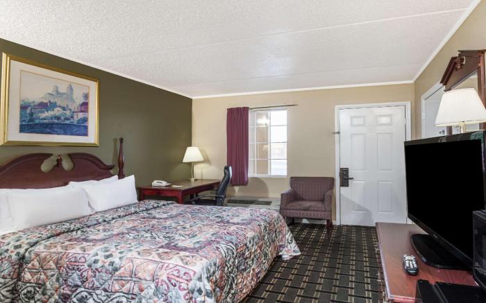 Days Inn by Wyndham Lenoir City