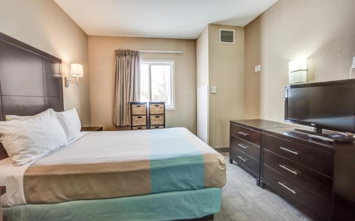 Motel 6 Red Deer, AB