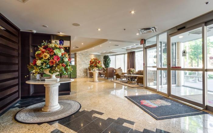 Monte Carlo Inn Airport Suites