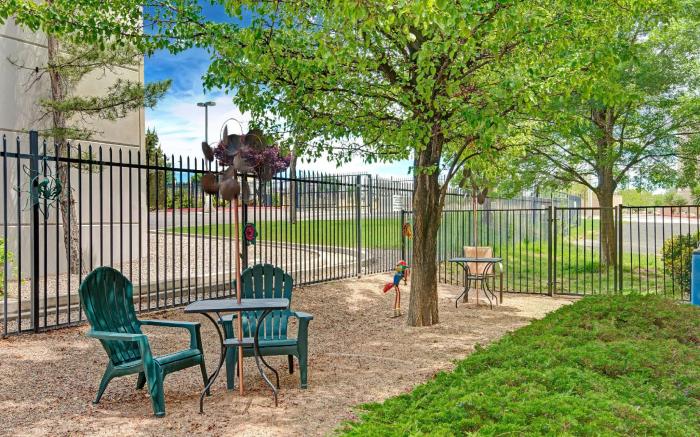 Days Inn & Suites by Wyndham Airport Albuquerque