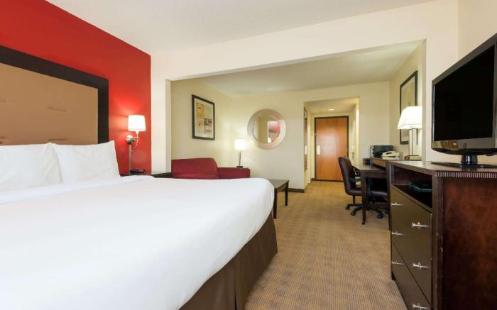 Wingate by Wyndham Montgomery