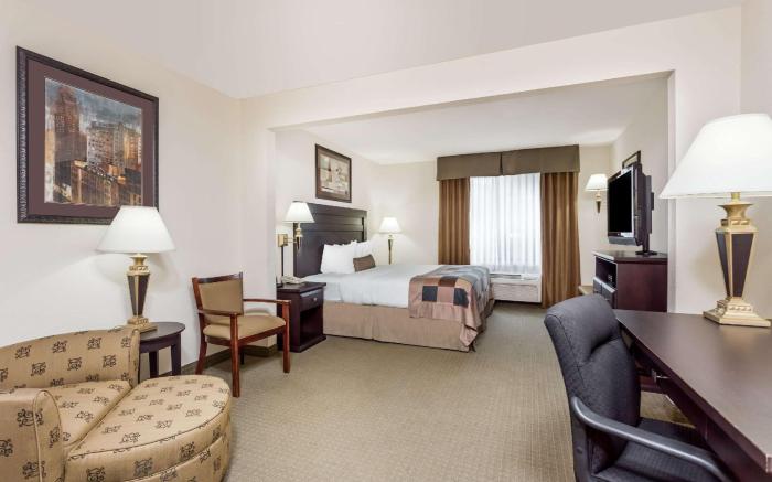 Wingate by Wyndham LaGrange