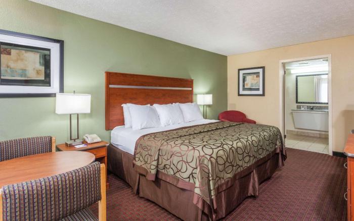 Baymont by Wyndham Pigeon Forge near Island Drive