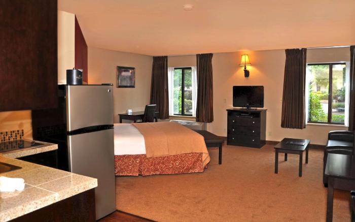 Oxford Suites Portland - Jantzen Beach