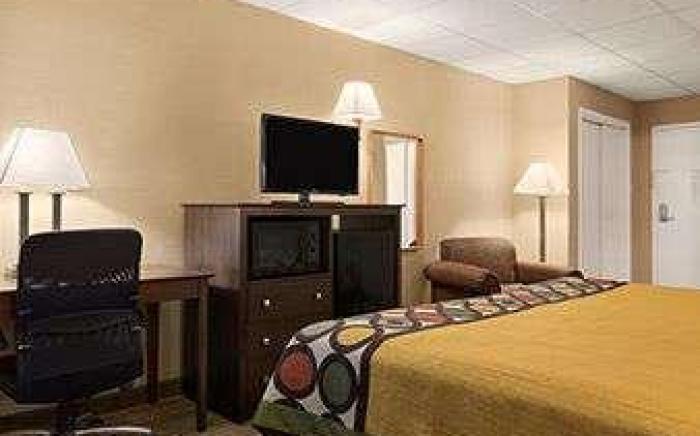 Super 8 by Wyndham Gainesville TX