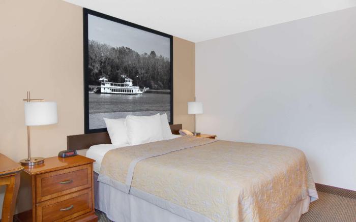 Super 8 By Wyndham Clear Lake